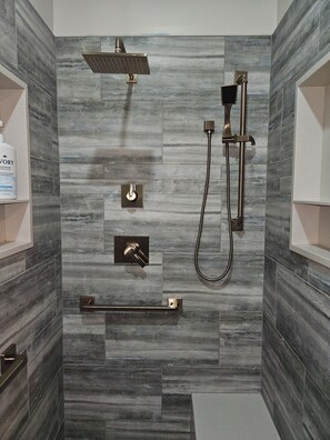 A modern shower area with a rain showerhead, handheld showerhead, and a handheld faucet. - Rural setting with easy access to 4-season activities. (Fort Hill)