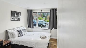 Iron/ironing board, WiFi, bed sheets