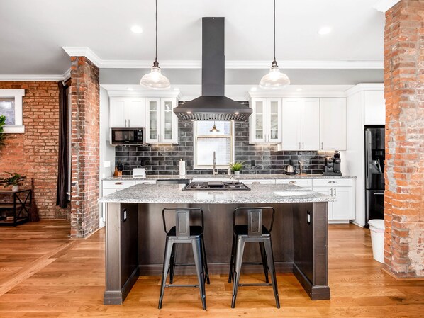 Private kitchen - Historic Home Near Downtown - Sleeps 14 - Arcade (Columbus)
