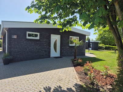 Stunning, new, spacious 8-person bungalow close to the coast