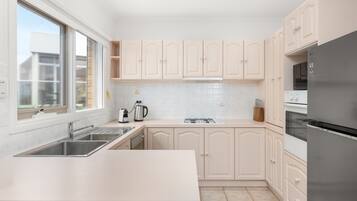 Coffee/tea maker, fridge, microwave, oven
