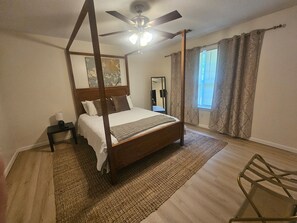 Room - Enjoyable 3-bedroom house with AC in Midland City
Close to all in Dothan (Midland City)