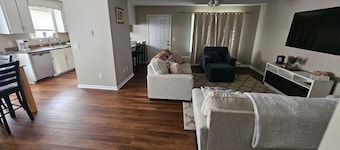Enjoyable 3-bedroom house with AC in Midland City
Close to all in Dothan