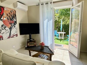 Living area - LA VIE EST BELLE EN PROVENCE (Tourves)