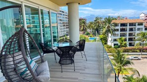 Outdoor dining - Luxury Vallarta Marina 1BR, 180° Balcony & Golf Views (Puerto Vallarta)