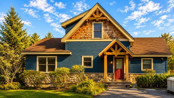 Exterior - Cottage 28 | Muskoka Cottage Near Beach & Golf Course Sleeps 6 (Muskoka Lakes)