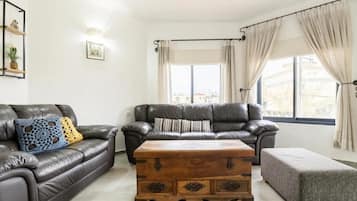 Apartment, Balcony | Living area