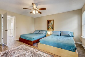 Room - Patio Paradise, 2 Bedrooms, 3 Full Bathrooms, Screened patio, Large Backyard (Jacksonville)