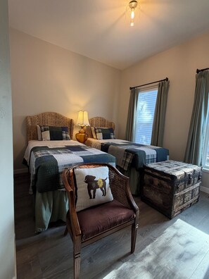Iron/ironing board, WiFi, bed sheets - Downtown Retreat (Durango)