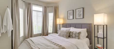 3 habitaciones, tabla de planchar con plancha, wifi y ropa de cama