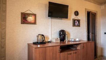 Deluxe Double Room, Courtyard View | Interior