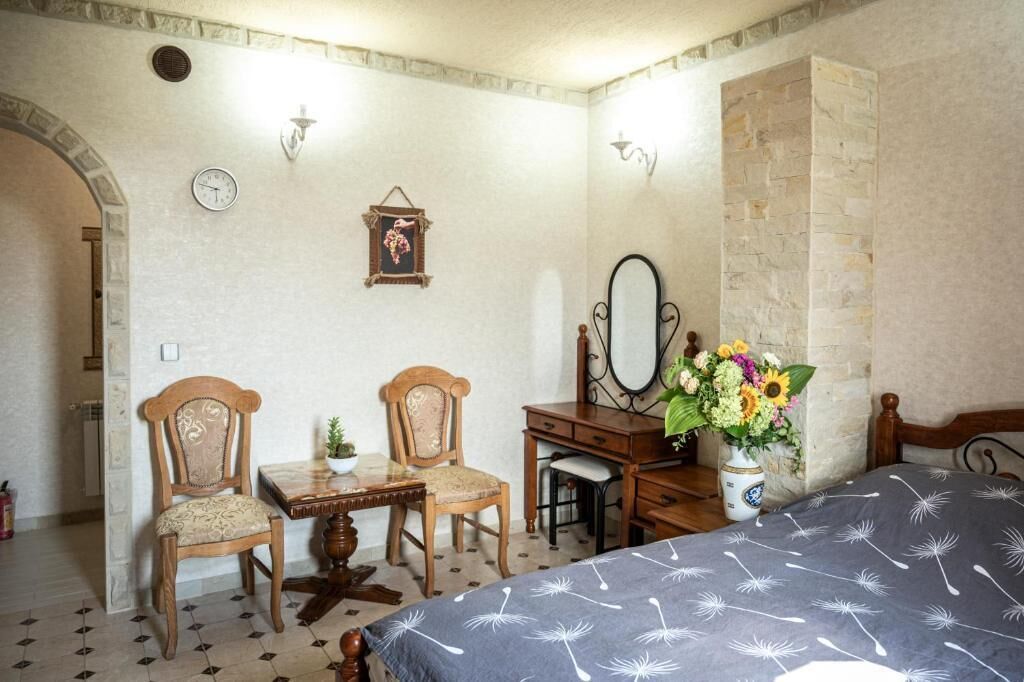 Chambre Double Deluxe, vue cour intérieure | Coffres-forts dans les chambres, Wi-Fi gratuit