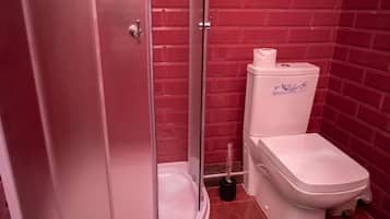 Deluxe Double Room, Courtyard View | Bathroom | Slippers