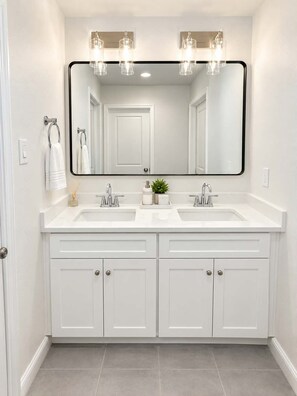 Bathroom - Phenomenal 3-bedroom townhome with AC in Houston (Houston)