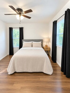 Room - Phenomenal 3-bedroom townhome with AC in Houston (Houston)