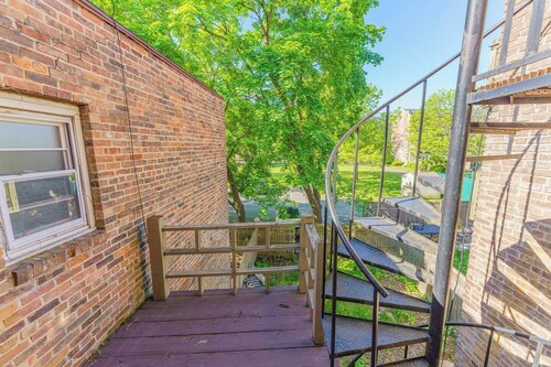 Massive 4BD/3BA 2-Fl Townhouse Apt Downtown Albany