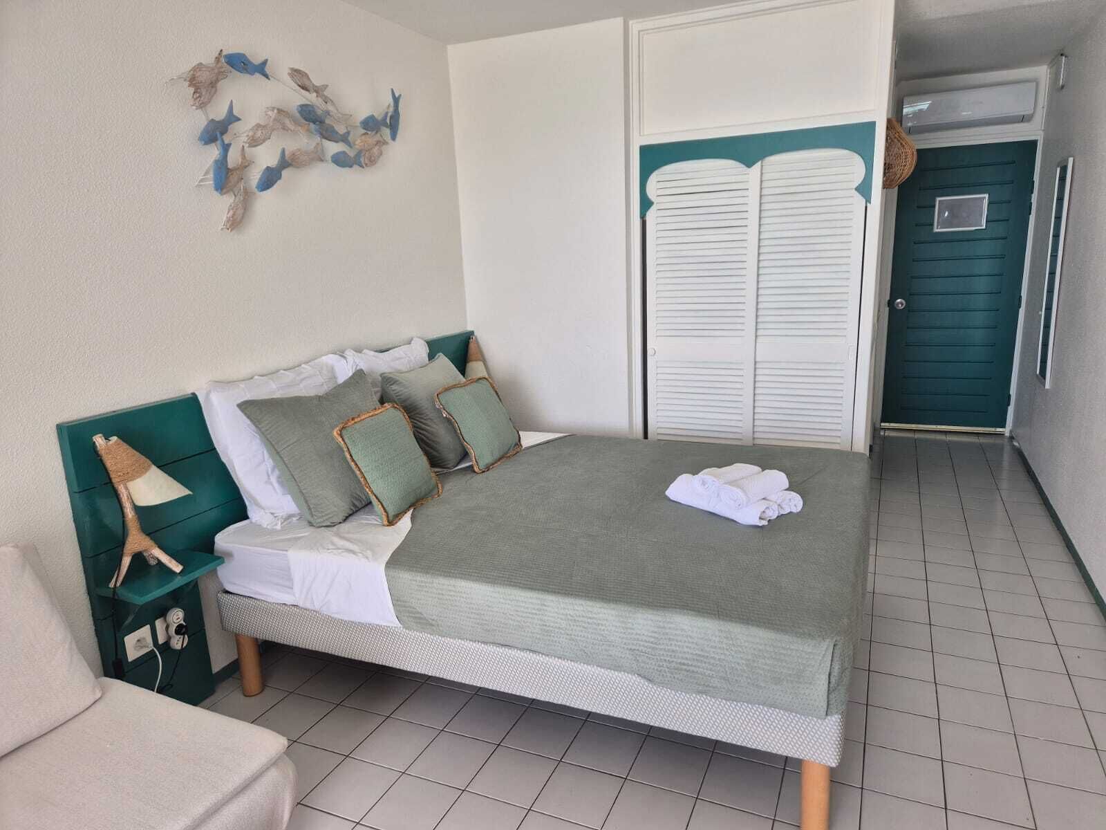 1 chambre, fer et planche à repasser, accès Internet, draps fournis