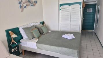1 chambre, fer et planche à repasser, accès Internet, draps fournis