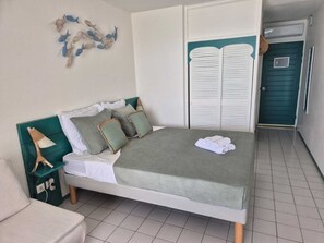 Strykjärn/strykbräda, internet och sängkläder