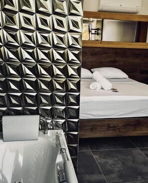 Desk, free WiFi - Hotel Montana (Bello)
