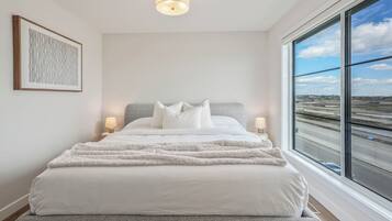 3 bedrooms, iron/ironing board, WiFi (free), bed sheets