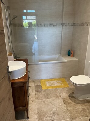 Shower, hair dryer, soap, toilet paper - La Grange morvandelle! (Marigny-l'Église)