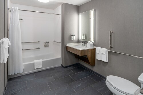Accessible King Suite w/ Tub | Daily Breakfast!