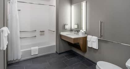 Accessible King Suite w/ Tub | Daily Breakfast!