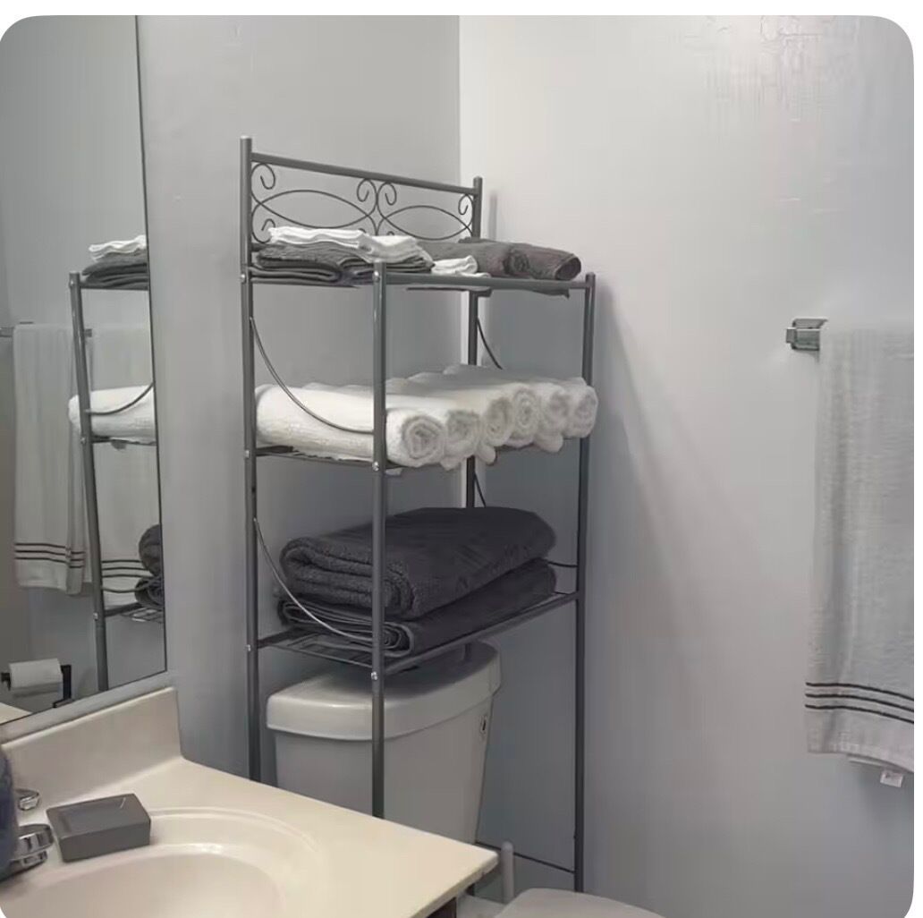 Haartrockner, Handtücher, Seife, Toilettenpapier