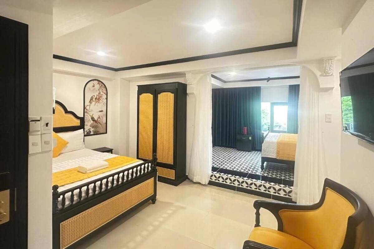 Family Quadruple Room, 2 Queen Beds | Desk