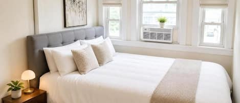 2 bedrooms, iron/ironing board, Internet, bed sheets