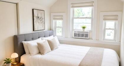 Lovely 3-bedroom apartment in Queens 20 min.train from Midtown Manhattan
