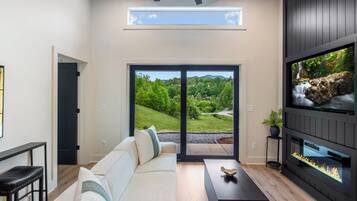 Smart TV, fireplace