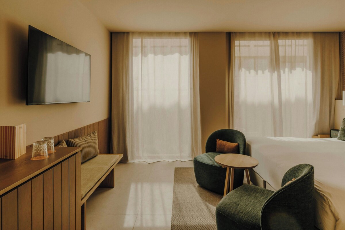 Deluxe Room, 1 King Bed, Terrace | WiFi (free)