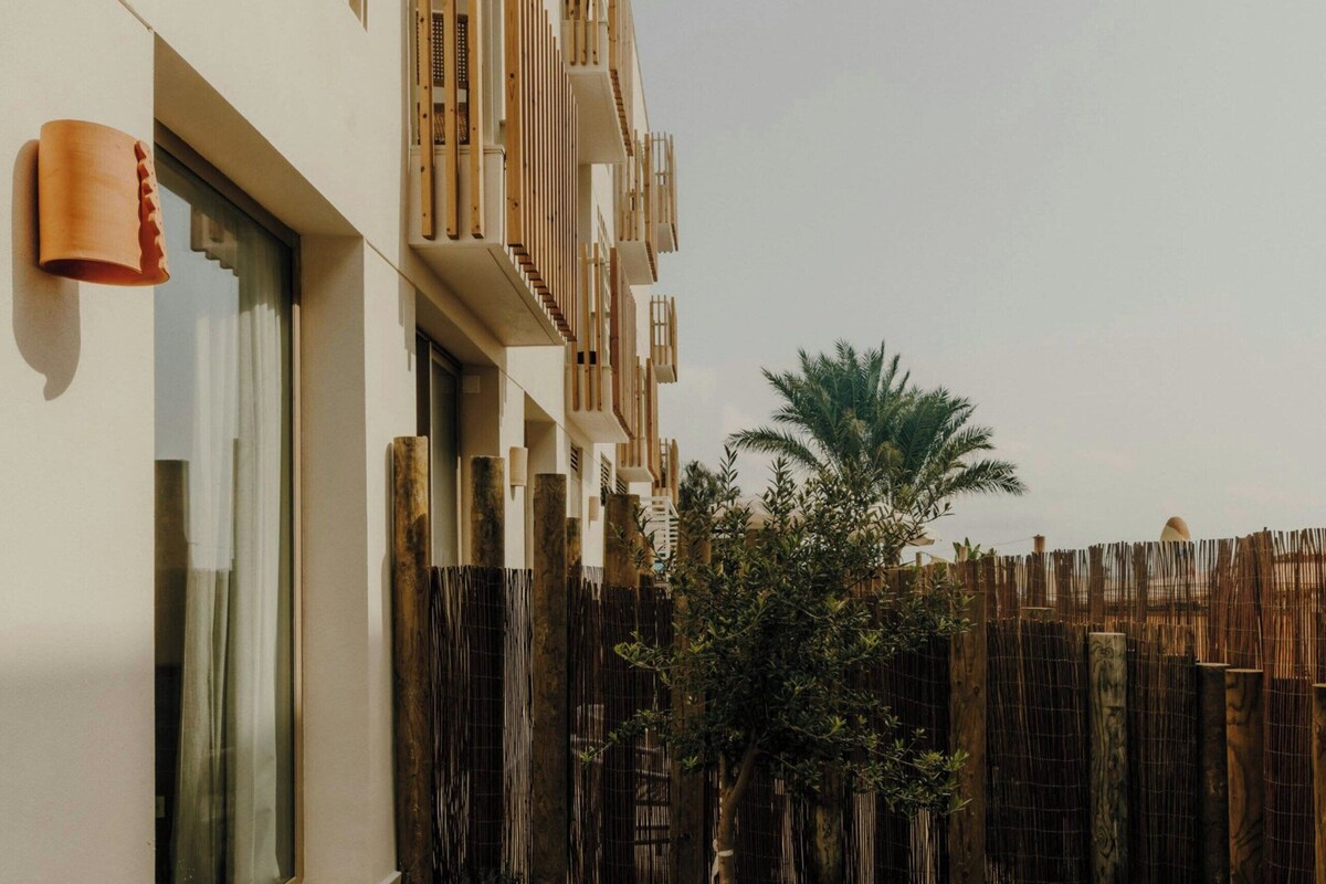Deluxe Room, 1 King Bed, Terrace | WiFi (free)