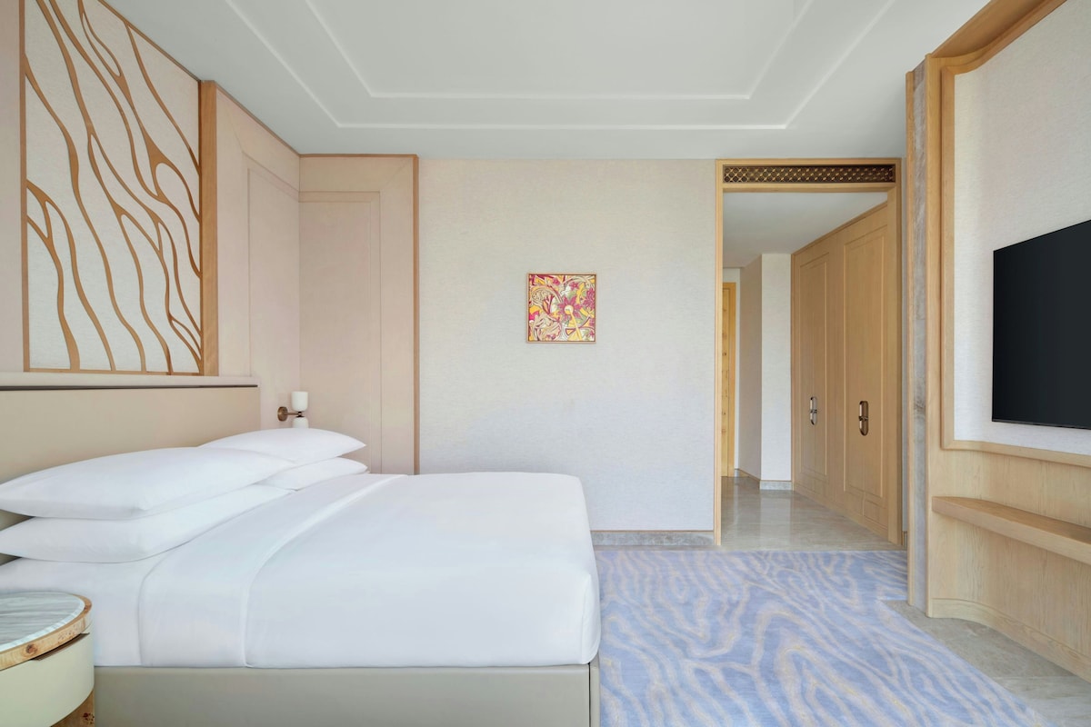 Habitación ejecutiva, 1 cama de matrimonio grande | Ropa de cama de alta calidad, colchones con acolchado adicional, minibar