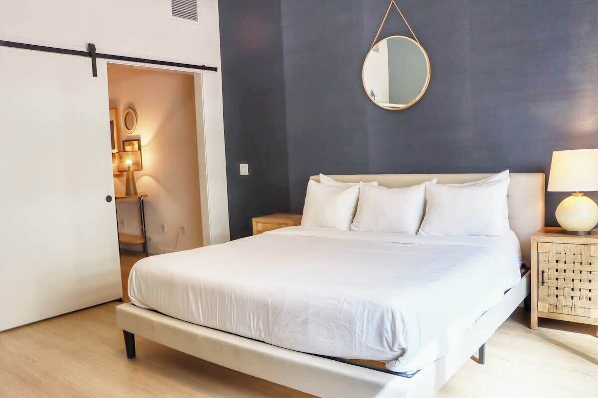 Iron/ironing board, travel cot, WiFi, bed sheets