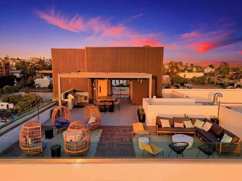 3 Bedroom Penthouse in Downtown!