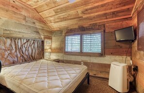 Room - Beautiful 3bd/1ba Cabin amazing views and hikes just 15 minutes from shaver lake (Big Creek)