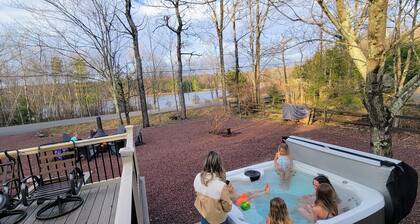 The Lily Pad, a Lakeside Poconos Cabin: Hot Tub, Dog Friendly, Near Big Boulder!