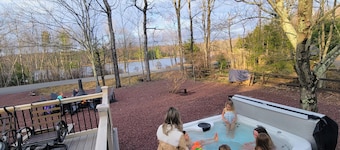 The Lily Pad, a Lakeside Poconos Cabin: Hot Tub, Dog Friendly, Near Big Boulder!