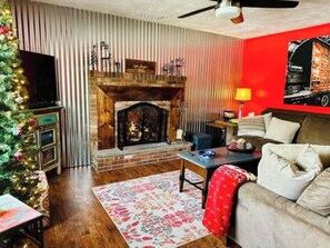 Smart TV, fireplace, books, stereo - The Lily Pad, a Lakeside Poconos Cabin: Hot Tub, Dog Friendly, Near Big Boulder! (Blakeslee)