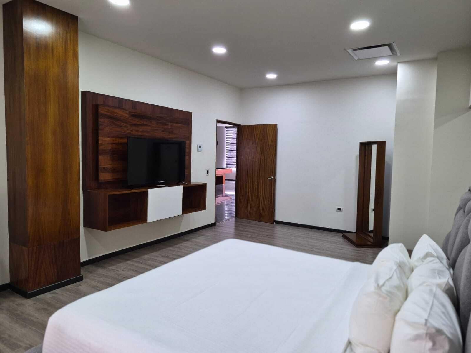 Luxury Penthouse, City View | In-room safe, desk, iron/ironing board, free WiFi