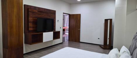 Luxury Penthouse, City View | In-room safe, desk, iron/ironing board, free WiFi