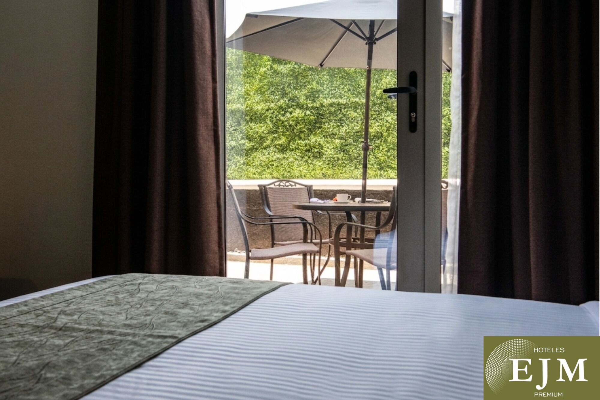 In-room safe, desk, iron/ironing board, free WiFi
