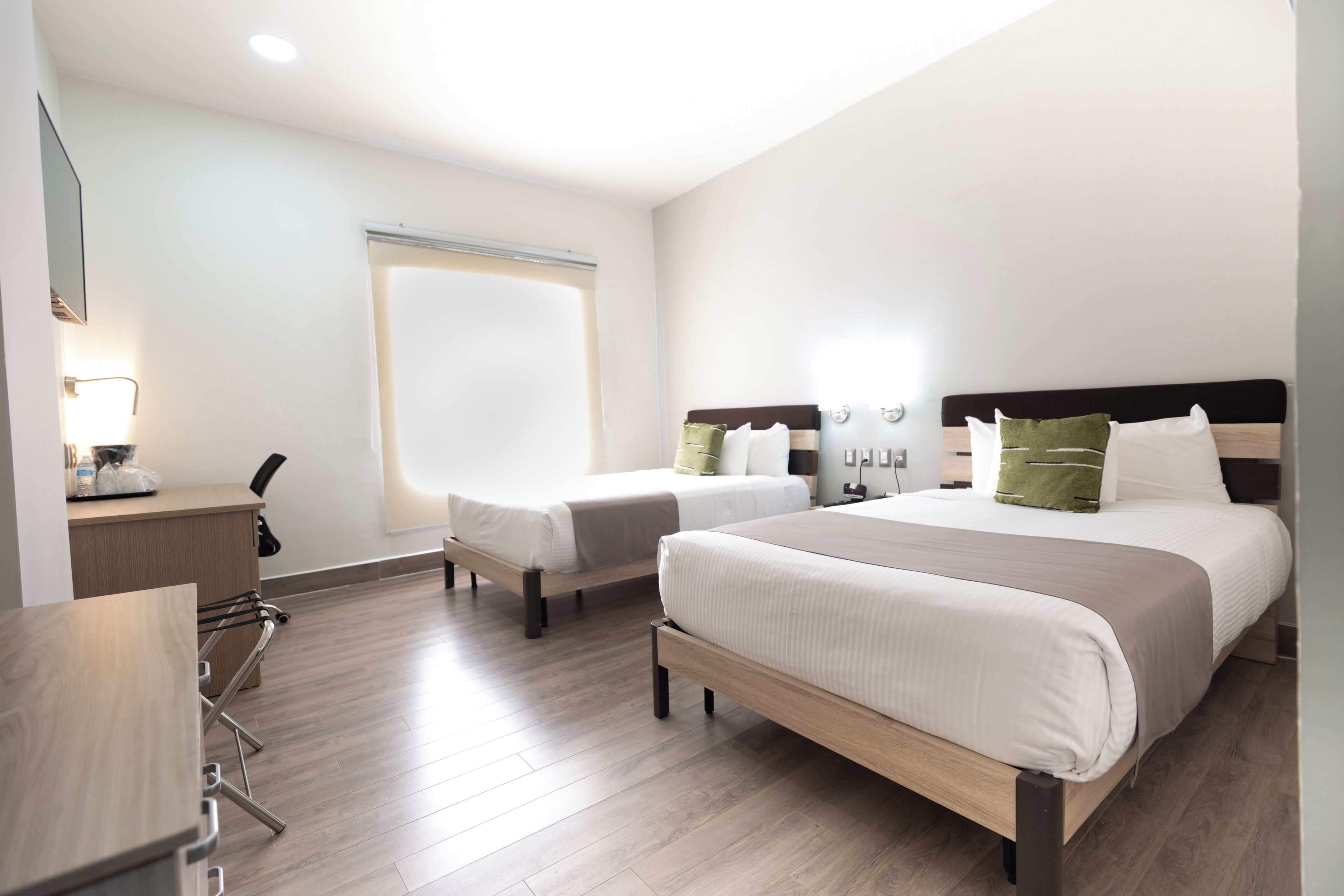 Chambre Standard, 2 lits doubles, vue ville