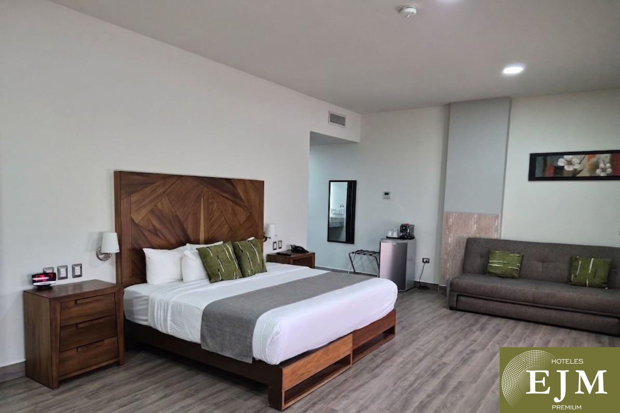 Deluxe Studio Suite, Non Smoking, Housekeeping | In-room safe, desk, iron/ironing board, free WiFi