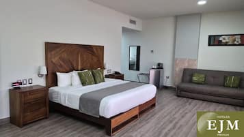 Deluxe Studio Suite, Non Smoking, Housekeeping | In-room safe, desk, iron/ironing board, free WiFi