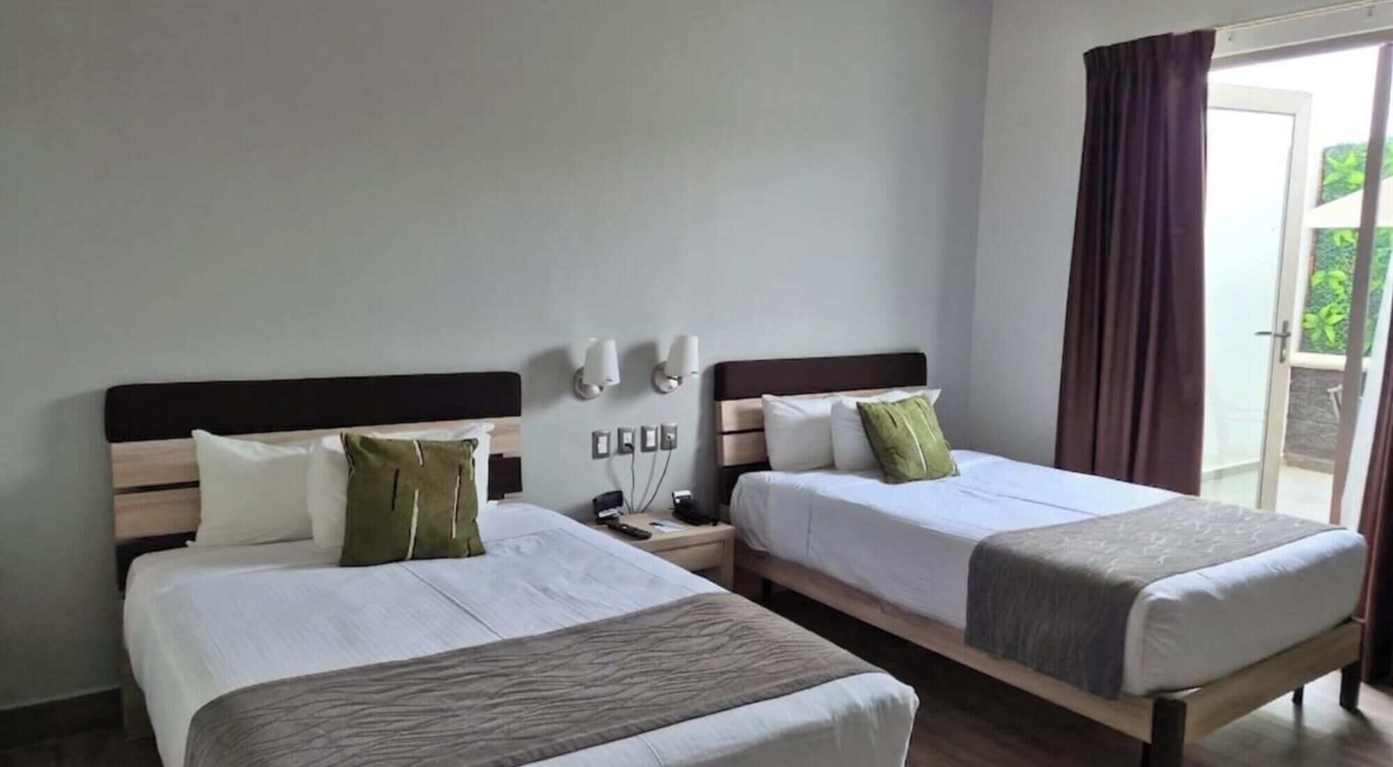 Superior Single Room, Non Smoking, Housekeeping | In-room safe, desk, iron/ironing board, free WiFi