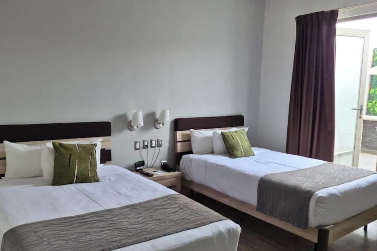 Superior Single Room, Non Smoking, Housekeeping | In-room safe, desk, iron/ironing board, free WiFi